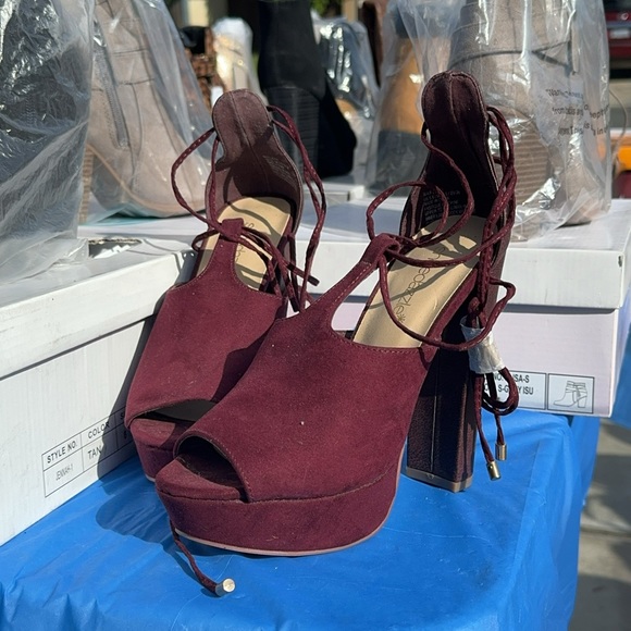 Heels - Picture 2 of 2